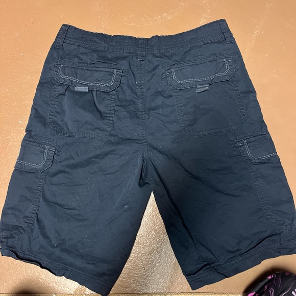 UNIONBAY Black Cargo Shorts for Men - Picture 2 of 3